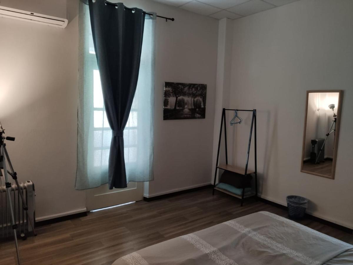 City Hall Hostel ハイファ エクステリア 写真